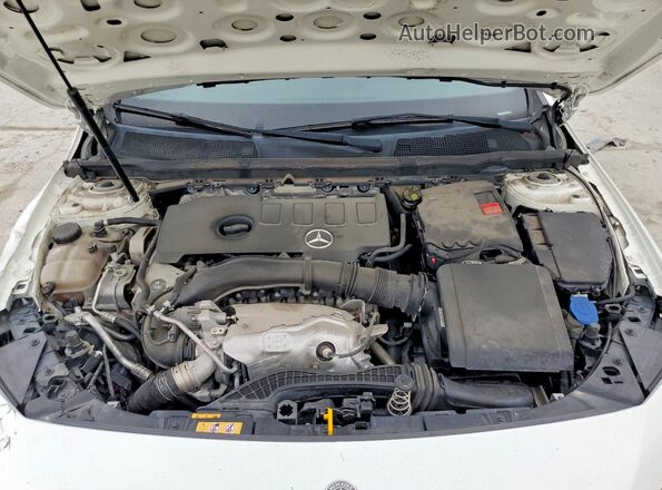 W1K3G4EBXNJ368266 2022 MERCEDES-BENZ A White Widok wnętrza z tyłu