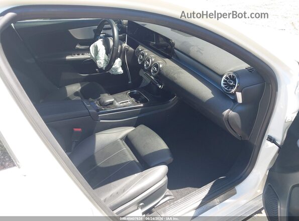 W1K3G4FB9MJ300585 2021 MERCEDES-BENZ A 220 Белый Вид салона спереди