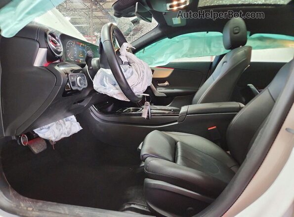 W1K5J4HB3SN519345 2025 MERCEDES-BENZ CLA-CLASS Белый Вид салона спереди