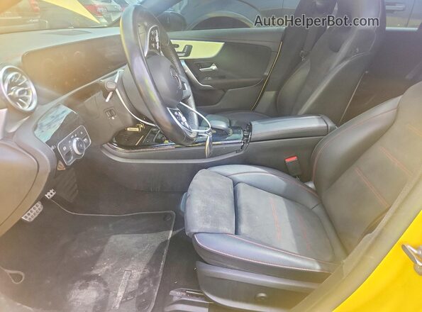 W1K5J4HB5MN157666 2021 MERCEDES-BENZ CLA-CLASS Желтый Вид салона спереди
