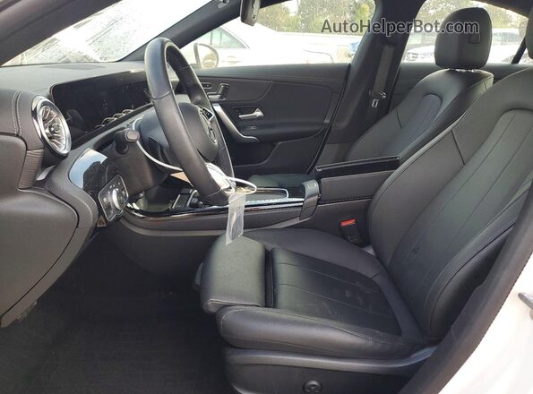 W1K5J4HB7RN450797 2024 MERCEDES-BENZ CLA-CLASS White წინა სალონის ხედი