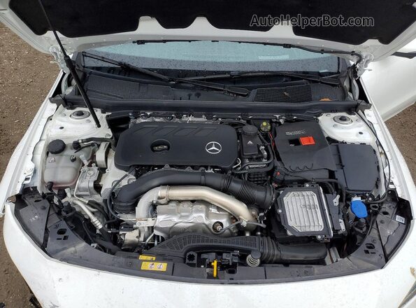 W1K5J4HB8SN531538 2025 MERCEDES-BENZ CLA-CLASS White Widok wnętrza z tyłu