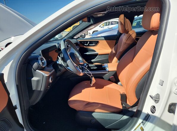 W1KAF4GB0PR092112 2023 MERCEDES-BENZ C Белый Вид салона спереди
