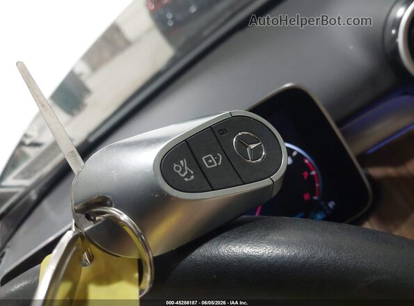 W1KAF4HB4RR157030 2024 MERCEDES-BENZ C-CLASS White Առջևի վահանակի տեսք