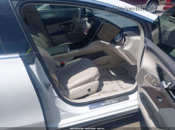 W1KCG2DB1NA003206 2022 MERCEDES-BENZ EQS 450+ White Front interior view