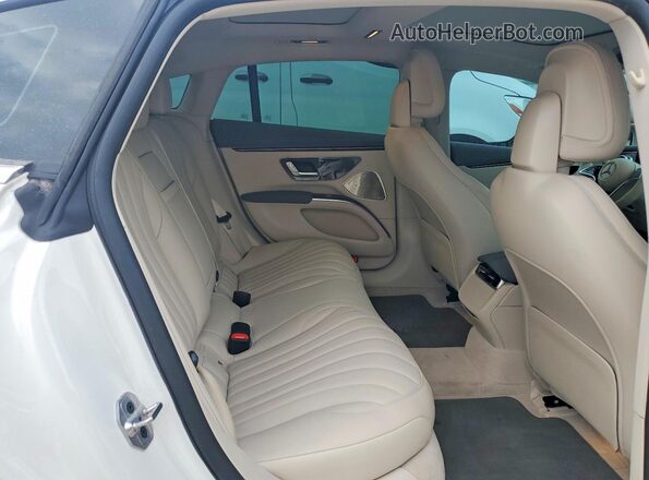 W1KCG2DB7NA005803 2022 MERCEDES-BENZ EQS White Vista de los asientos traseros