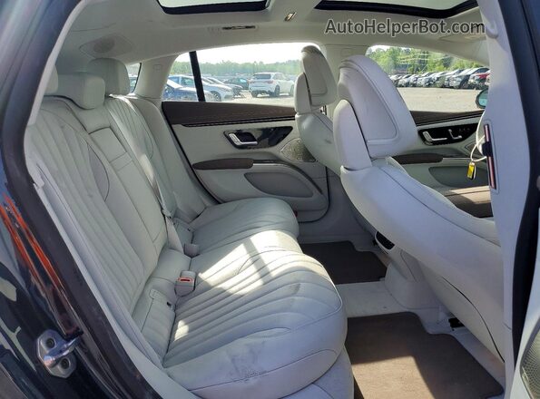 W1KCG2EB8PA039931 2023 MERCEDES-BENZ EQS Blue Widok wnętrza z tyłu