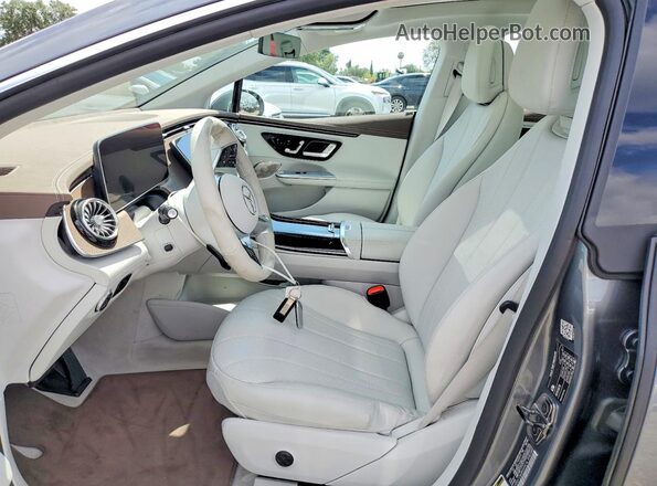 W1KEG1CB6RF059218 2024 MERCEDES-BENZ EQE Gray Vista interior delantera