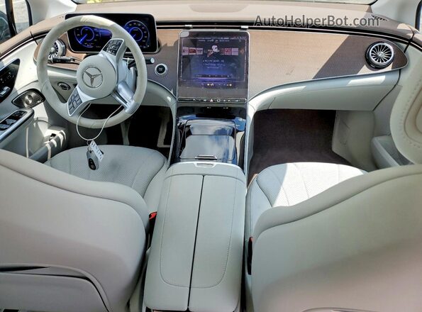 W1KEG1CB6RF059218 2024 MERCEDES-BENZ EQE Gray Vista del salpicadero