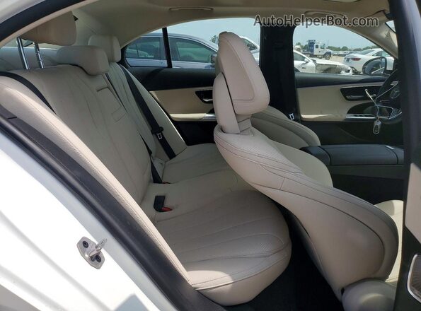 W1KLF4HB7RA008232 2024 MERCEDES-BENZ E White Widok tylnych siedzeń