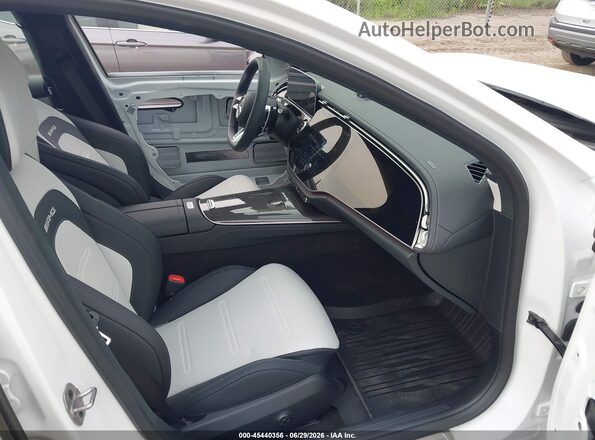 W1KLH6DB9TA218026 2026 MERCEDES-BENZ AMG Белый Вид салона спереди