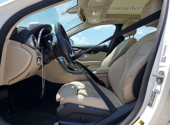 W1KWF8DB0LR600557 2020 MERCEDES-BENZ C White Vista interior delantera