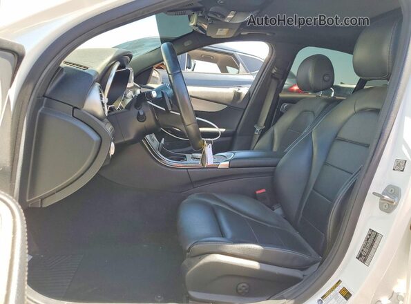 W1KWF8DBXMR631655 2021 MERCEDES-BENZ C Белый Вид салона спереди