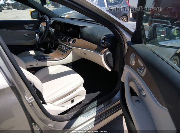 W1KZF8DB4PB178594 2023 MERCEDES-BENZ E-CLASS Champagne Вид салона спереди