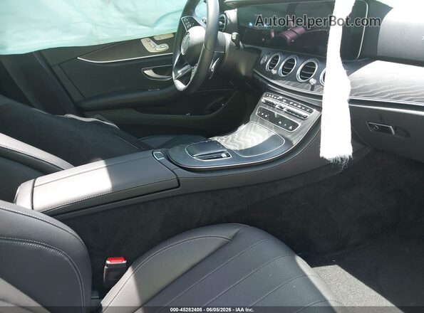 W1KZF8DB8NB091438 2022 MERCEDES-BENZ E-CLASS Silver Front interior view