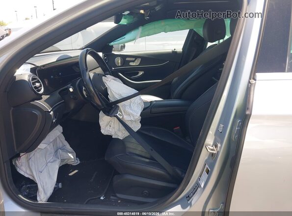 W1KZF8DB9NB011192 2022 MERCEDES-BENZ E-CLASS Silver Widok wnętrza z przodu