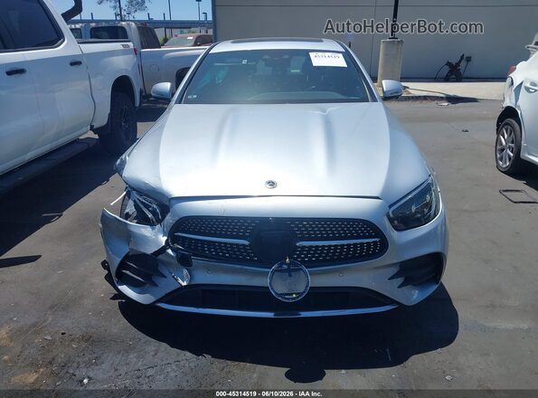 W1KZF8DB9NB011192 2022 MERCEDES-BENZ E-CLASS Silver Widok wnętrza z tyłu
