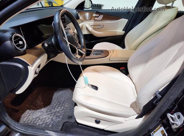 W1KZF8EB6MA929002 2021 MERCEDES-BENZ E Black Widok wnętrza z przodu