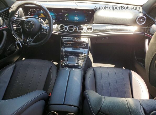 W1KZF8EB9MB001842 2021 MERCEDES-BENZ E White Widok deski rozdzielczej