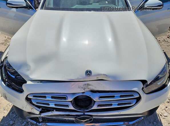 W1KZH6AB9NB042672 2022 MERCEDES-BENZ E White Widok wnętrza z tyłu