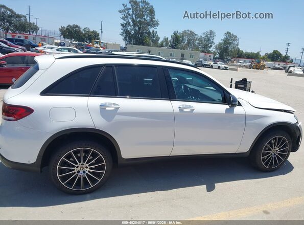 W1N0G8DB3NV369654 2022 MERCEDES-BENZ GLC 300 White Widok wnętrza z tyłu