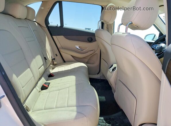W1N0G8EB5MF907813 2021 MERCEDES-BENZ GLC-CLASS White Widok wnętrza z tyłu