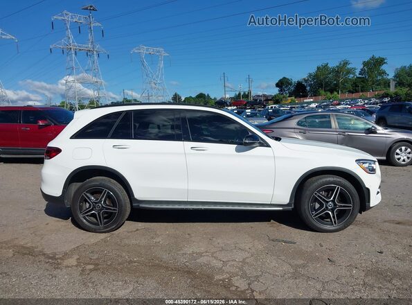 W1N0G8EB7MV301810 2021 MERCEDES-BENZ GLC 300 White Widok wnętrza z tyłu