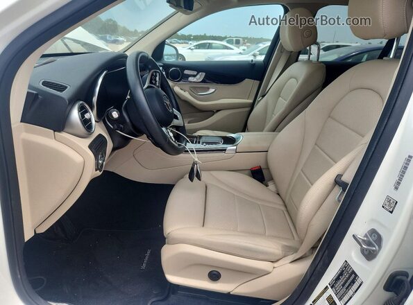 W1N0G8EBXMF888675 2021 MERCEDES-BENZ GLC-CLASS Белый Вид салона спереди