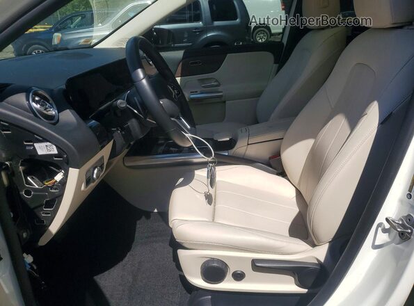 W1N4N4HB0NJ408976 2022 MERCEDES-BENZ GLA White Widok wnętrza z przodu