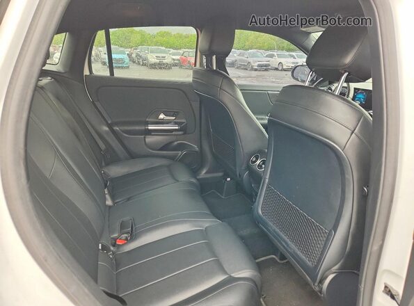W1N4N4HB2MJ164696 2021 MERCEDES-BENZ GLA White Widok tylnych siedzeń