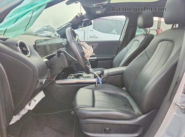 W1N4N4HB2MJ274440 2021 MERCEDES-BENZ GLA Серебряный Вид салона спереди