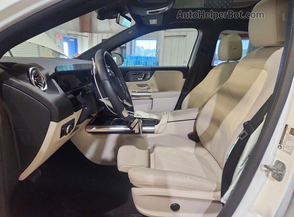 W1N4N4HB7SJ736116 2025 MERCEDES-BENZ GLA White Widok wnętrza z przodu