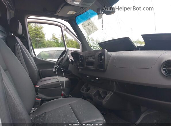 W1Y4NBHY2RT166746 2024 MERCEDES-BENZ SPRINTER Green Vista interior delantera