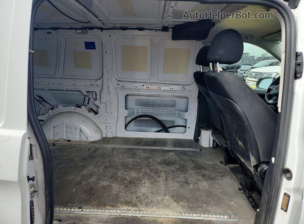 W1YV0BEY4L3749902 2020 MERCEDES-BENZ METRIS White Widok wnętrza z tyłu