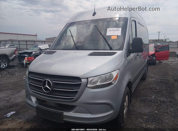 W1Z4NFHY4SP779906 2025 MERCEDES-BENZ SPRINTER Серебряный Вид спереди