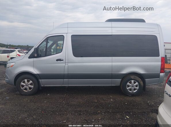 W1Z4NFHY4SP779906 2025 MERCEDES-BENZ SPRINTER Серебряный Панорамный вид салона 360°
