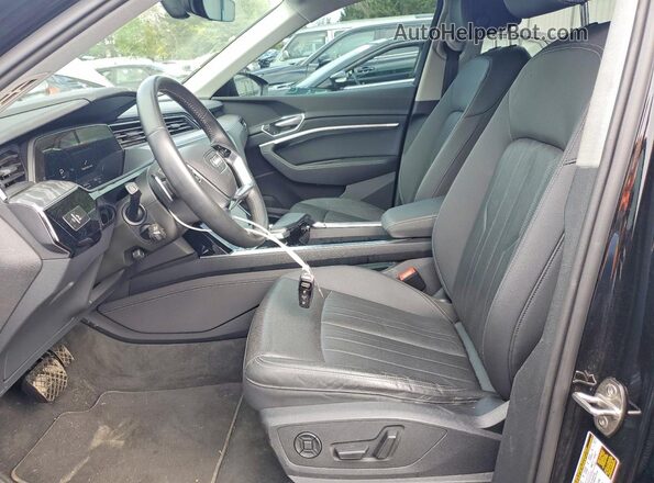 WA12AAGE3MB000947 2021 AUDI E-TRON Черный Вид салона спереди