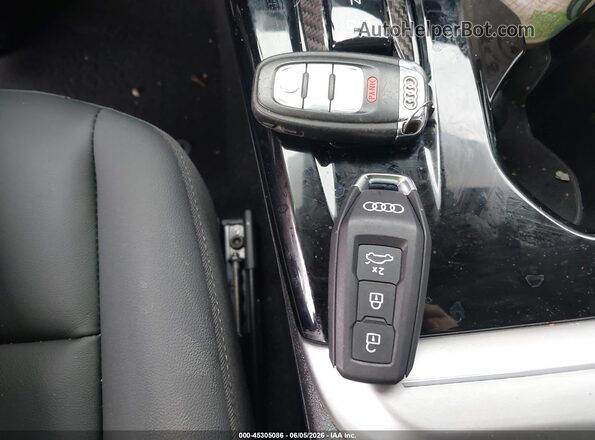 WA12AAGU1S2076803 2025 AUDI ALL Black Vista del salpicadero