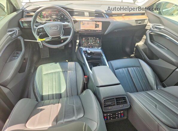 WA12ABGE9LB033052 2020 AUDI E-TRON Black Widok deski rozdzielczej
