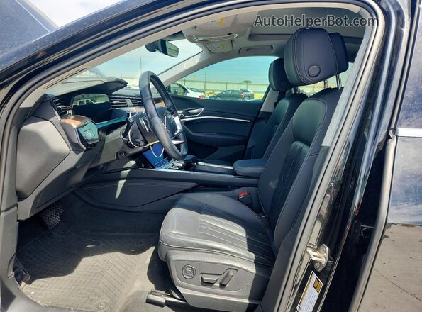 WA12ABGE9LB033052 2020 AUDI E-TRON Black Widok wnętrza z przodu