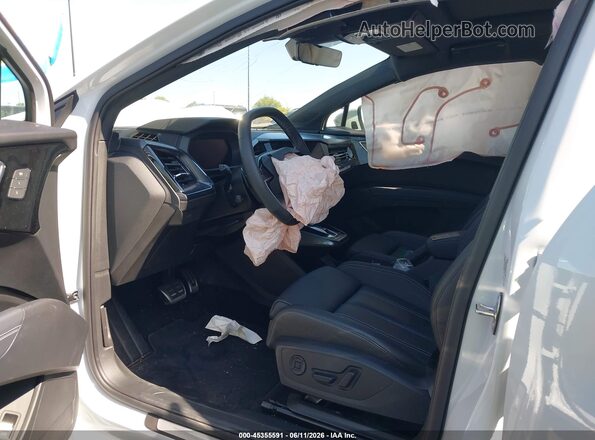 WA12UBFZ3SP044030 2025 AUDI Q4 E-TRON White Вид салону спереду