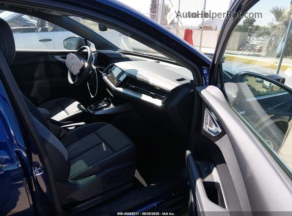 WA12UBFZ7SP057153 2025 AUDI Q4 E-TRON Blue Widok wnętrza z przodu