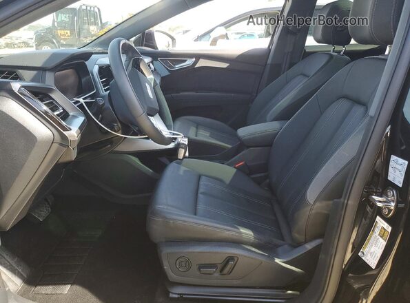 WA12UBFZ8SP032679 2025 AUDI Q4 Black 