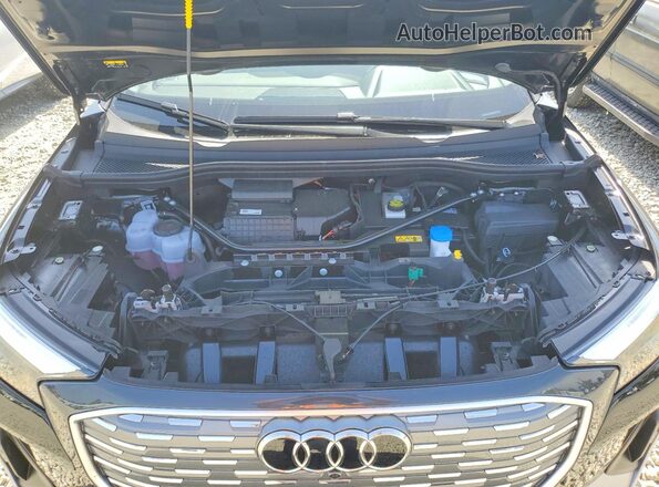 WA12UBFZ8SP032679 2025 AUDI Q4 Black 