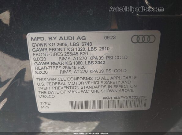 WA134AFYXR2022295 2024 AUDI SQ5 Black Vista del compartimento del motor