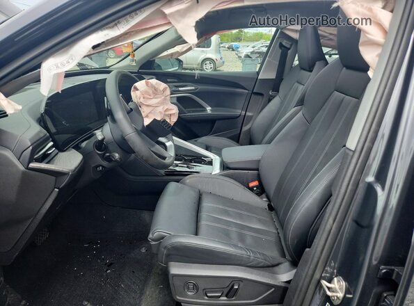 WA13AAGU5S2013563 2025 AUDI Q5 Gray Front interior view