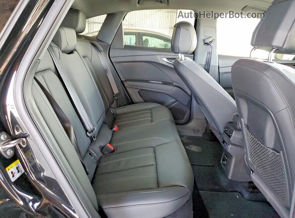 WA142BFZ0PP030334 2023 AUDI Q4 Black უკანა სალონის ხედი