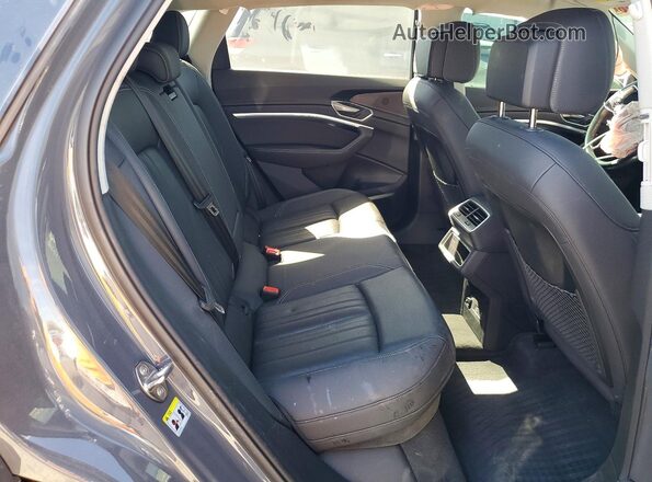 WA15AAGE6RB034840 2024 AUDI Q8 Gray Rear interior view