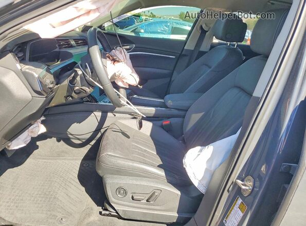 WA15AAGE6RB034840 2024 AUDI Q8 Gray Front interior view