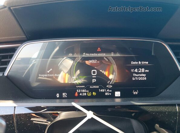 WA15AAGE9RB020348 2024 AUDI Q8 Синий Вид щитка приборов